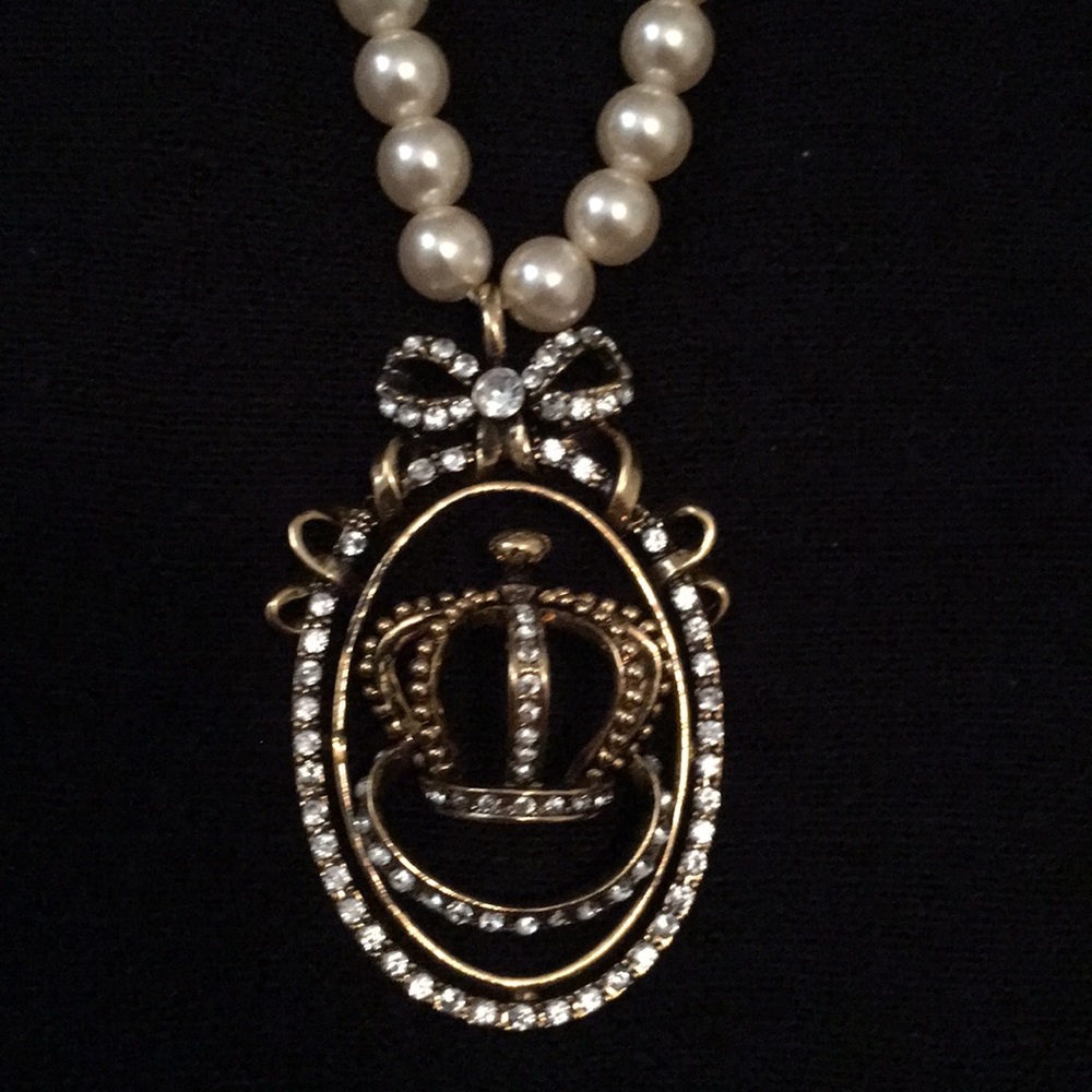Faux Pearl Necklace with Pendant